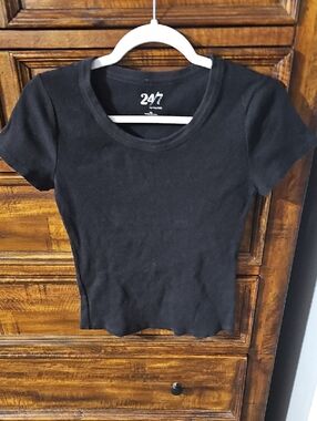 24/7 Maurices Womens Sz Medium Black Ribbed Short Sleeve Shirt!!